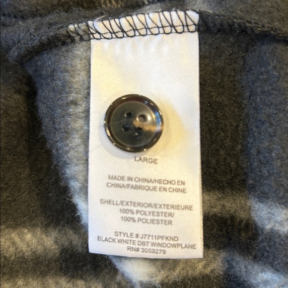 Thread & Supply Polar Bear Fleece Shacket
Black White Doublepane Window Sz Large - Picture 7 of 8